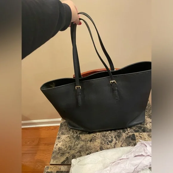 Michael Kors Jet Set Carryall Tote in Black - Picture 7 of 14